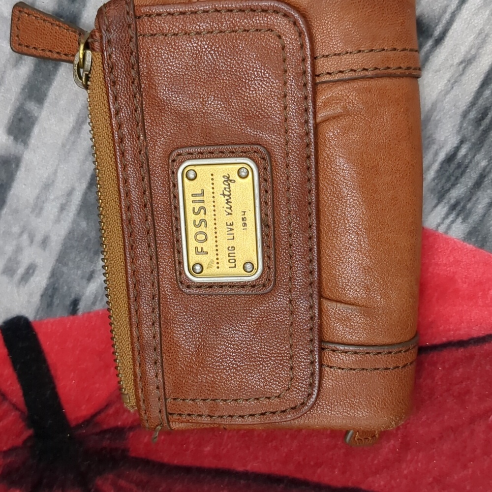 Fossil Brown Leather Zip Wallet with Gold Plate in mint condition